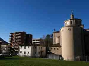 La Chiesa di Santa Teresa a Viganello, accanto alla sede